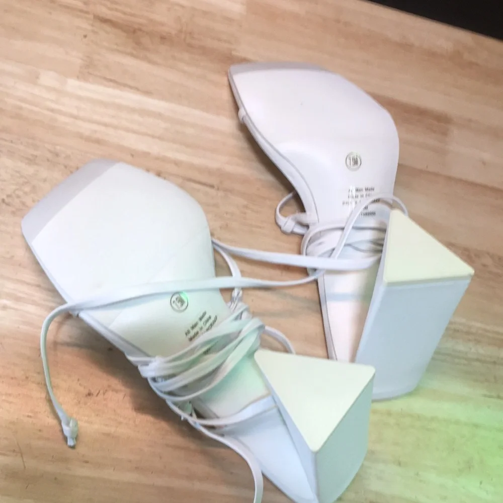 New WB Woman’s bar III White Strappy Block Heel Sandals